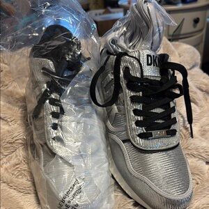 NWT DKNY size 7 sequined sneakers